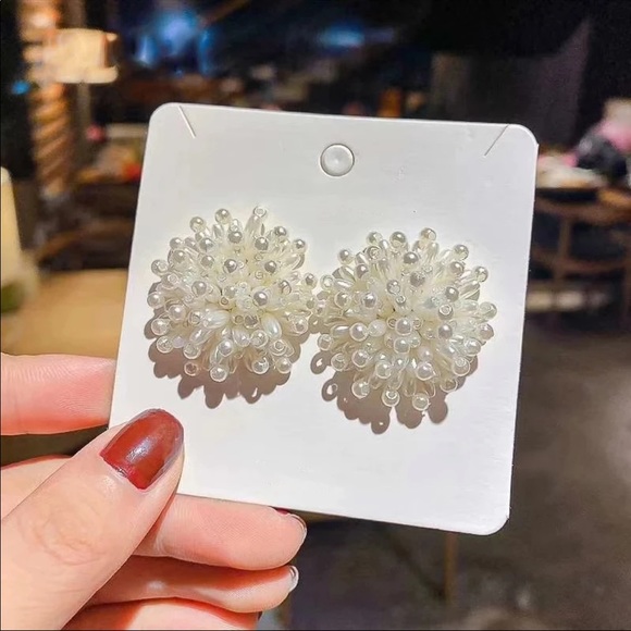 Pearl Vintage Flower Stud Elegant Earrings - Picture 3 of 5